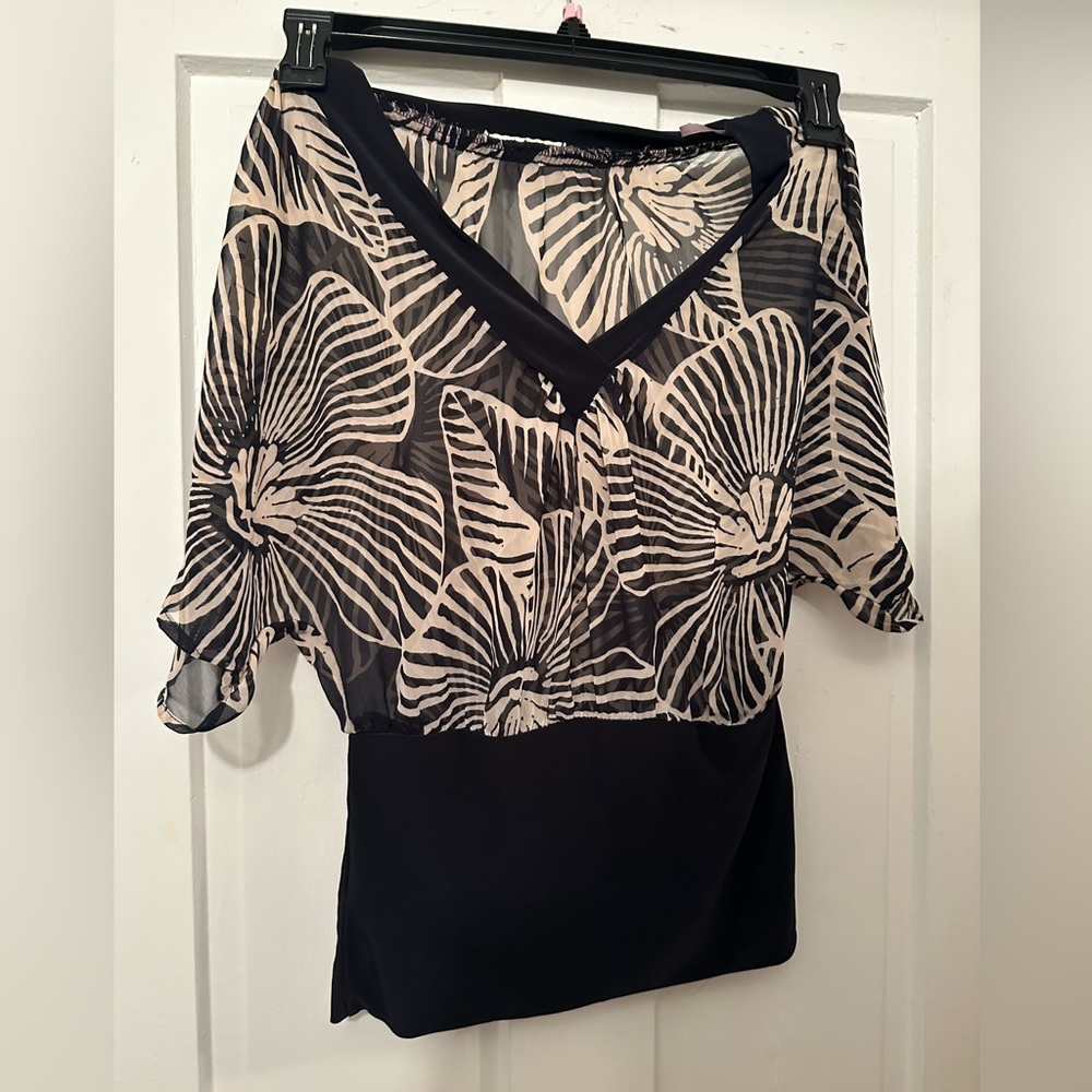 Forever 21 Sheer Vneck Floral Top